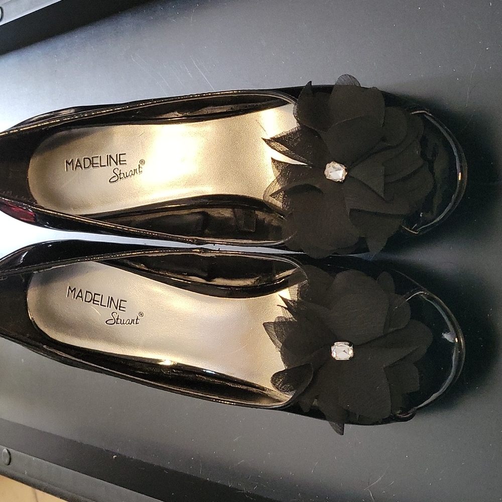 Madeleine Stuart Black Patent Heels Size 8.5